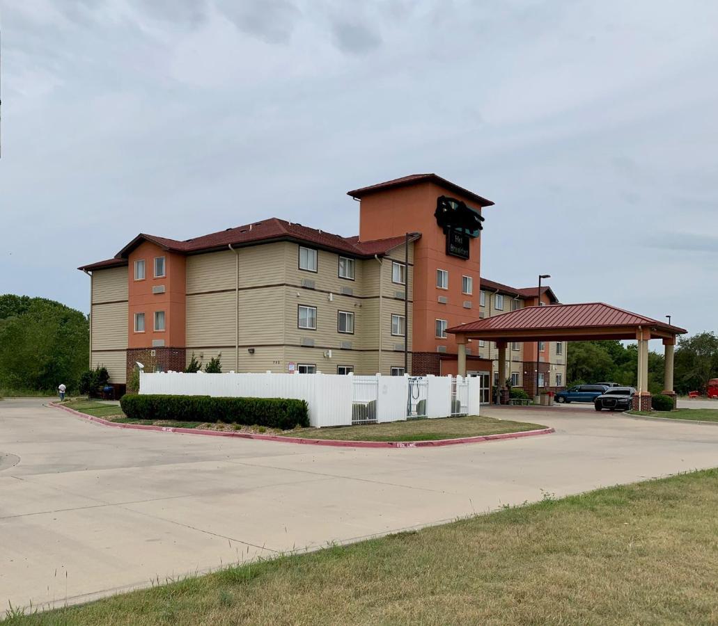 Holiday Inn Express - Wichita North - Park City By Ihg Eksteriør billede